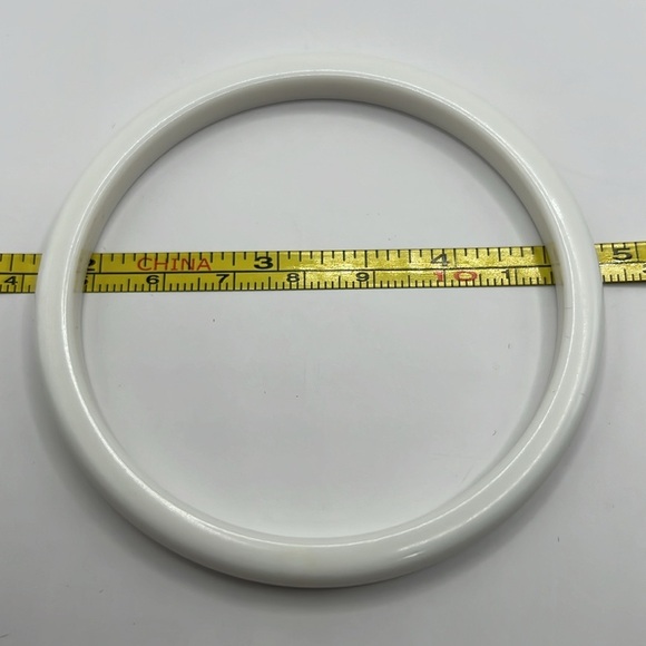 2 PC Set Acrylic White Bangle Bracelet - Picture 4 of 5